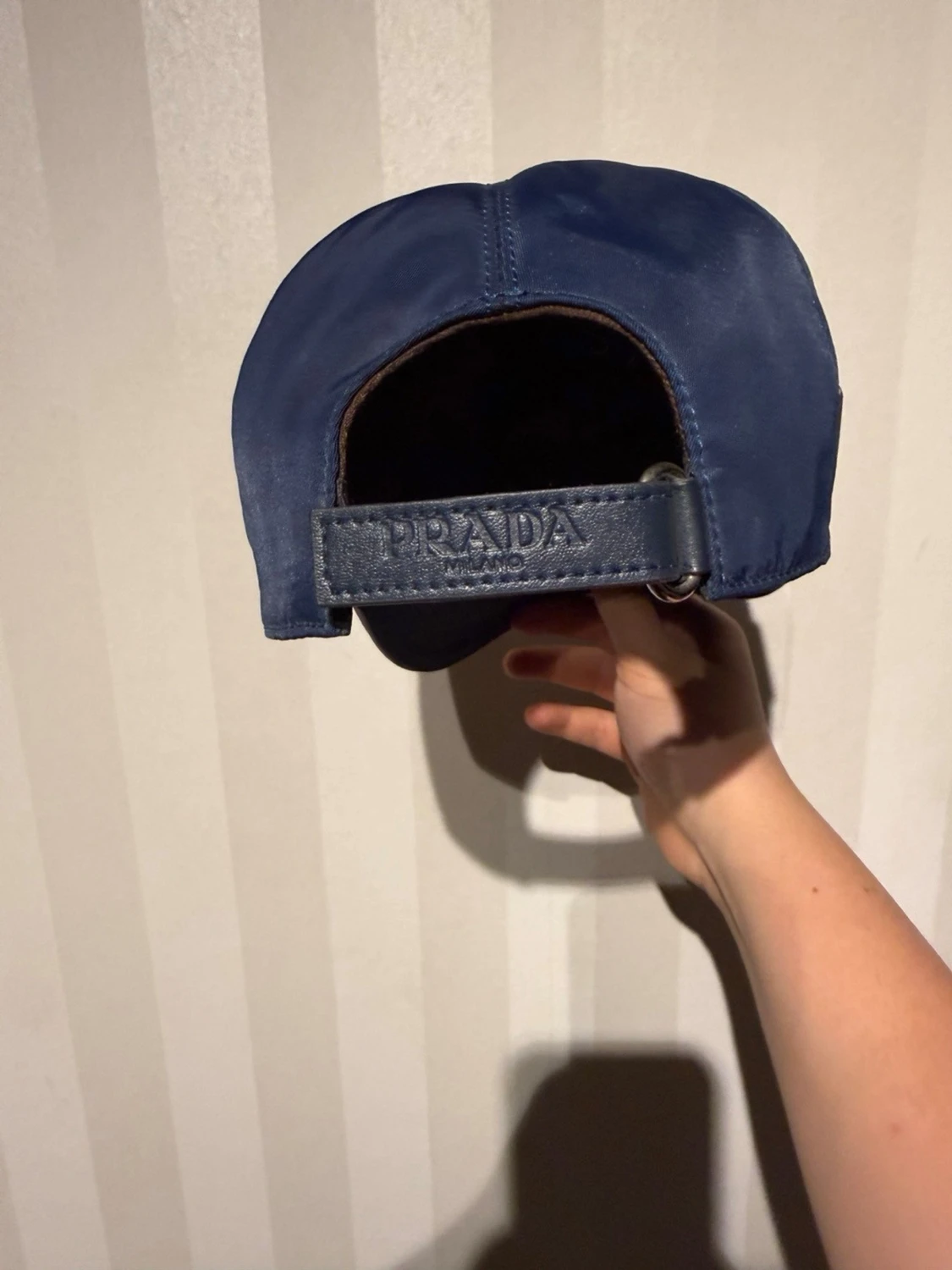 Mörkblå keps från Prada - 3