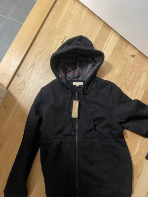 Burberry zip hoodie - Helt ny med lappar, storlek M, 1-3 dagars leveranstid