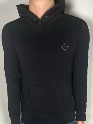 J.Lindeberg hoodie - Säljer en riktigt snygg och trendig J.Lindeberg hoodie i fint skick, storlek S, vid frågor är det bara att skiva //Gramenti