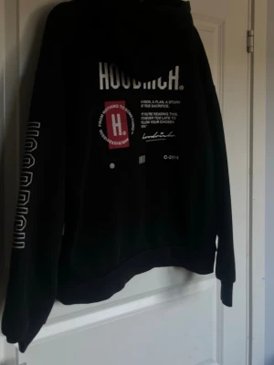Hoodrich hoodie - Köpt för 900kr, bra skick, stl Xs men passar även S. ( herr modell, men tjej som använt den så passar båda) pris kan diskuteras!
