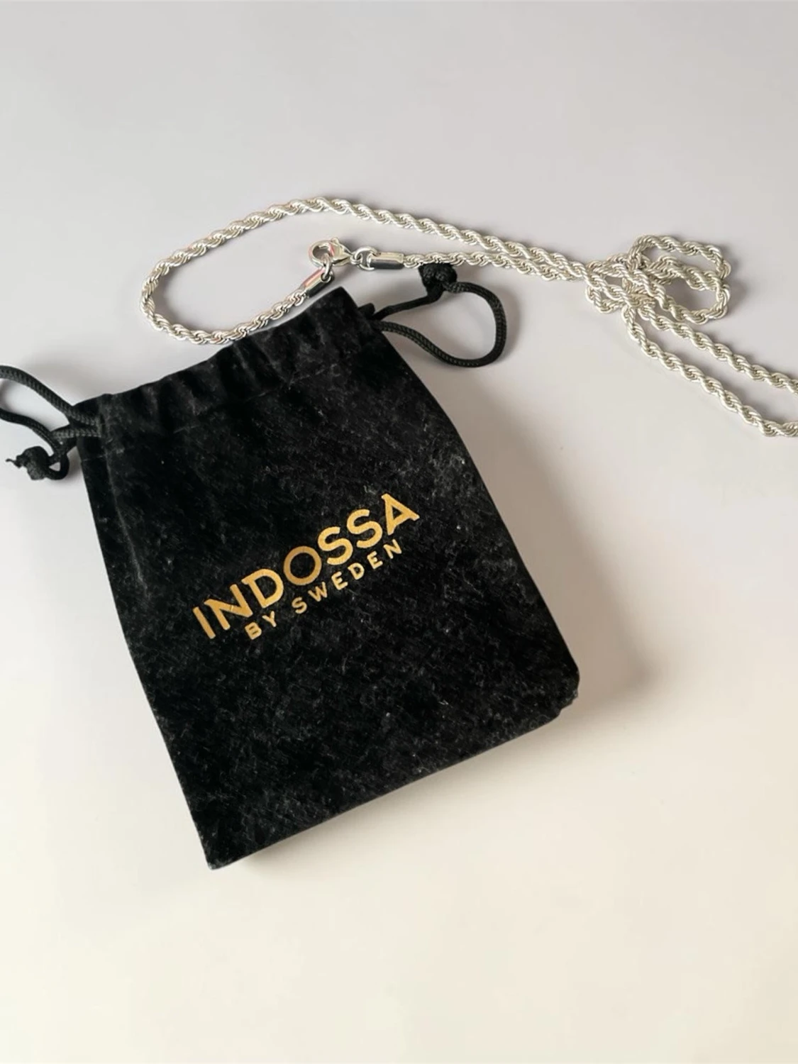 Silverpläterat halsband från Indossa