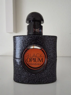 Black Opium parfym 30 ml  - Använd lite. 