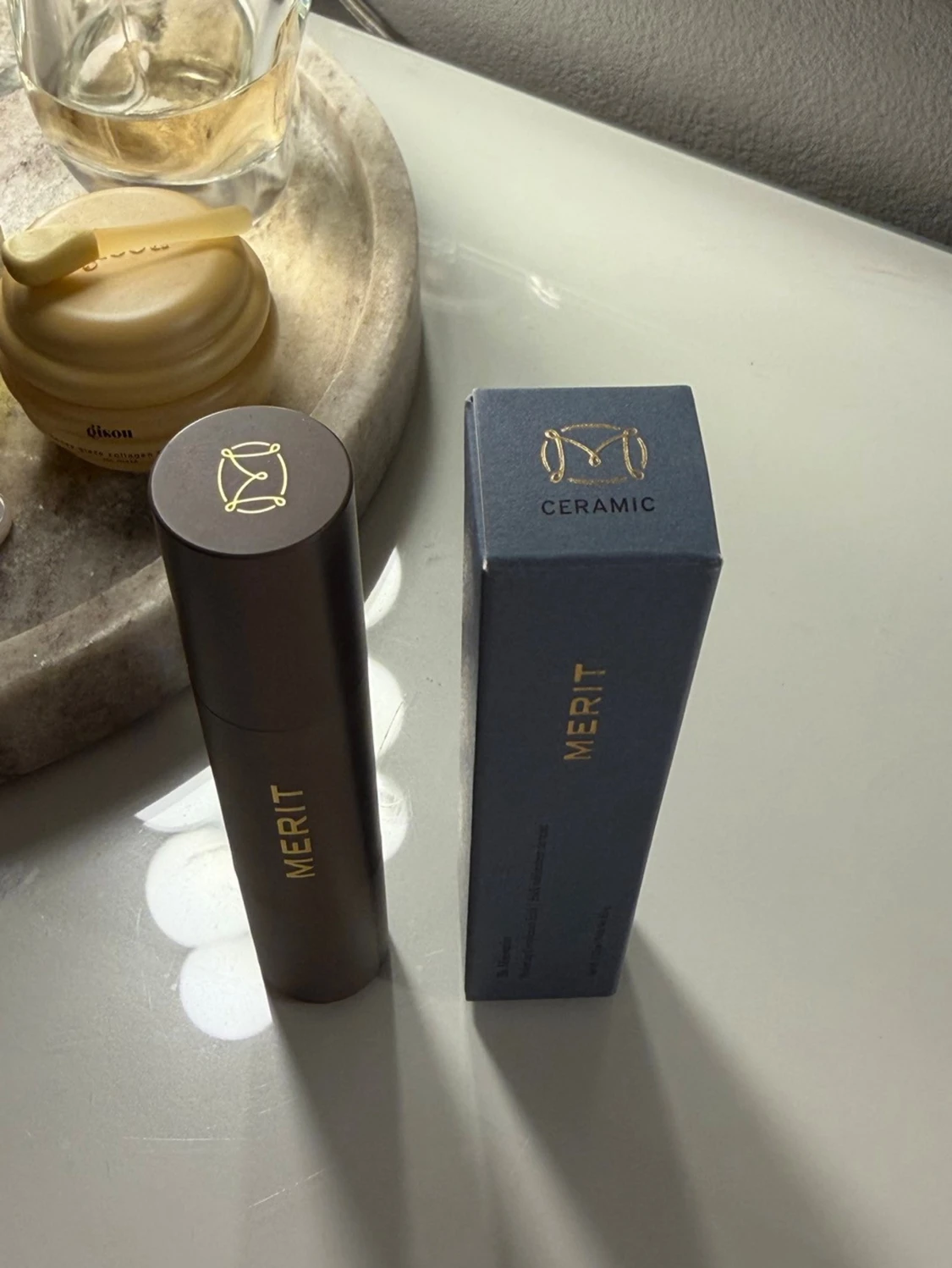 Merit ”The minimalist” - foundation stick ceramic - 1