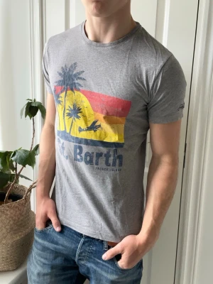 Mc2 Saint Barth tröja - Mc2 Saint Barth tröja, Inga defekter! Modellen i bilderna är 180 cm 75 kg och bär Storlek S , Kom med frågor! 🌟 (Kan gå ned i pris vid köp av paket 😉)!