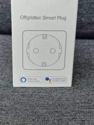 Offgridtec Smart Plug WiFi-styrd - Smart plug från Offgridtec som kan styras via app och WiFi. Kompatibel med Amazon Alexa och Google Assistant för röststyrning. Vit plast, enkel och modern design. Perfekt för att automatisera och fjärrstyra elektronik hemma. 3 st till priset av 150 kr. 