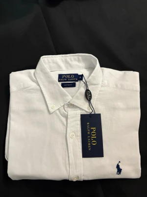  Polo Ralph Lauren Lin skjorte  - Helt ny polo lin skjorte i størrelse M, ingen skader eller bruksmerker 