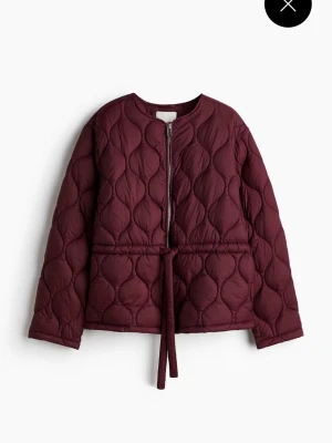 Jacka från HM - Slutsåld skit snygg vinröd jacka! Med prislapp kvar!