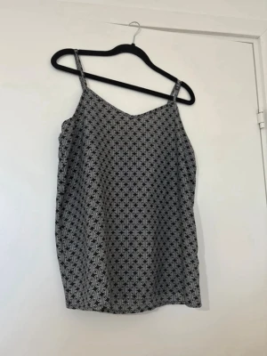 Boohoo linne - I väldigt fint skick och knappt använd 