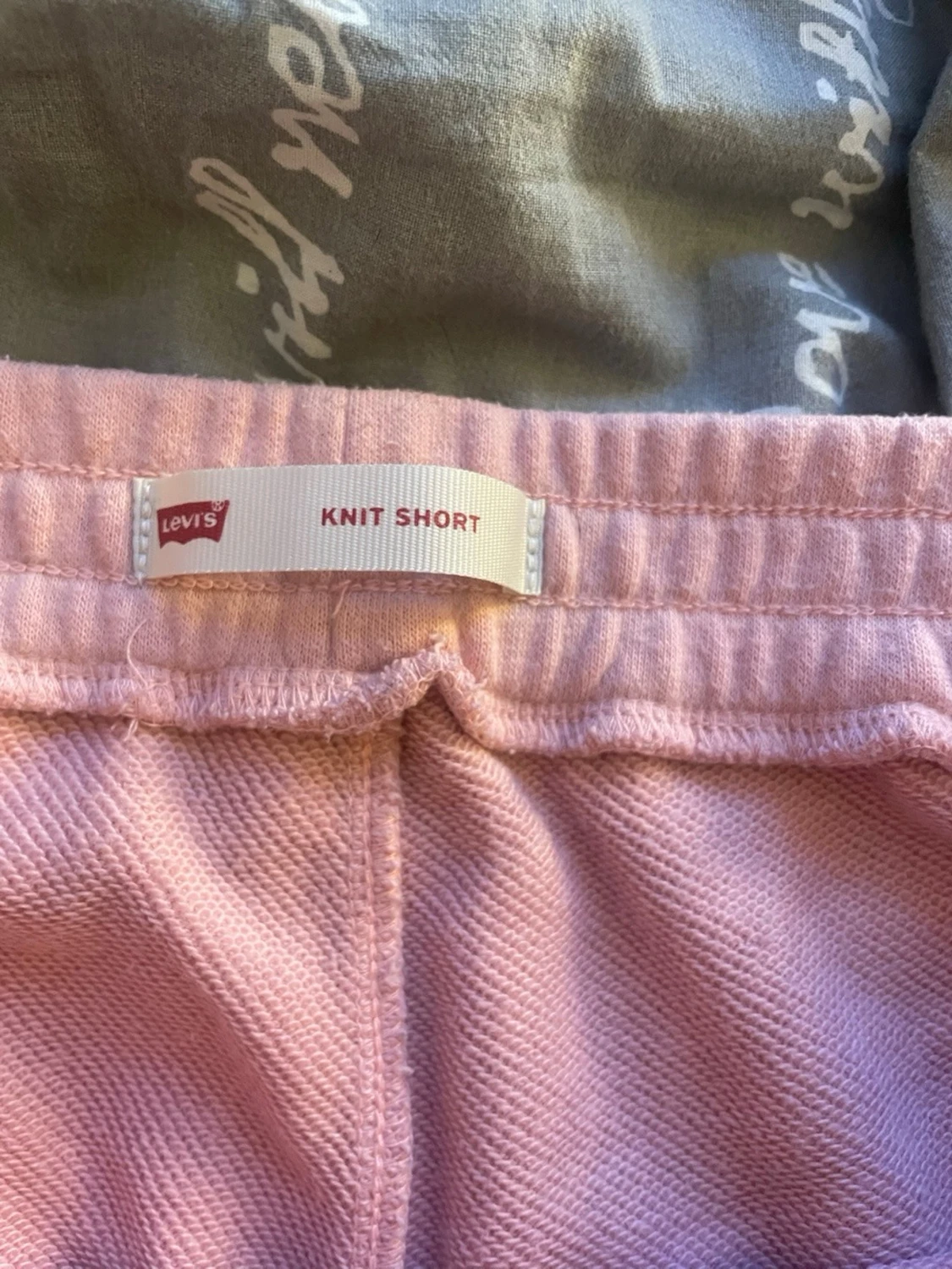 Rosa shorts från Levi's med vit kant - 1