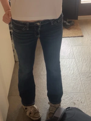 Mörkblåa jeans - Snygga mörkblå bootcut jeans💕