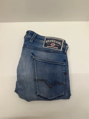 Replay jeans Anbass - Säljer nu dessa snygga Replay jeans, skriv vid frågor eller pris😊
