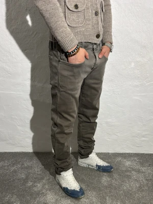 Replay jeans  - Ett par riktigt snygga jeans från Replay i storlek W31 L34 i modellen Anbbas hyperflex 