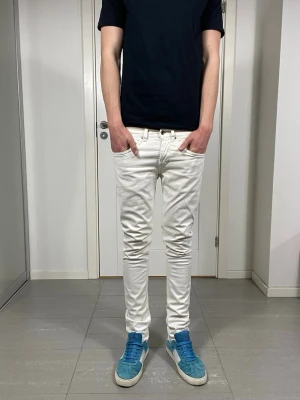 Dondup George Jeans  - Säljer nu dessa Dondup George jeans, skriv för fler bilder/frågor🙌🏼