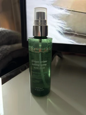 Preppy prime settingspray hickap  - Preppy Prime Setting Spray matte finish från hickap. Innehåller 100 ml. 