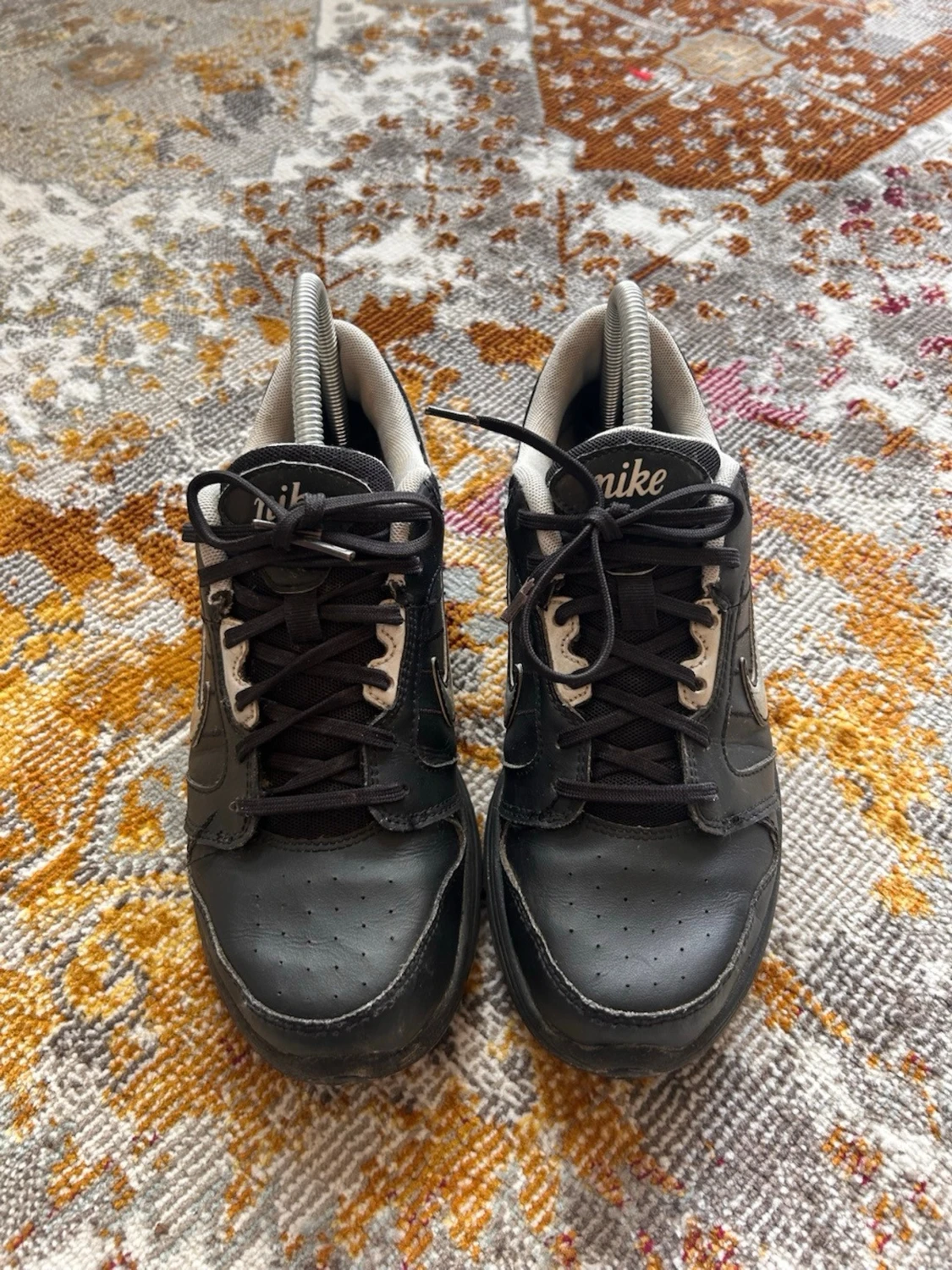 Svarta Nike sneakers med vit swoosh - 3