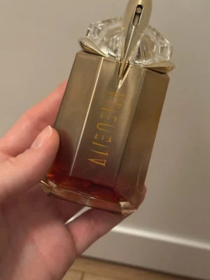 Alien mugler intense  - Mycket god parfym som passar perfekt till kvällar! 
