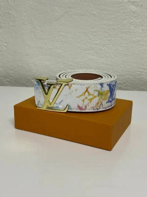 Lv Bälte  - Helt nytt aldrig använd. Storlek 110. Snabb frakt. Endast bälte.