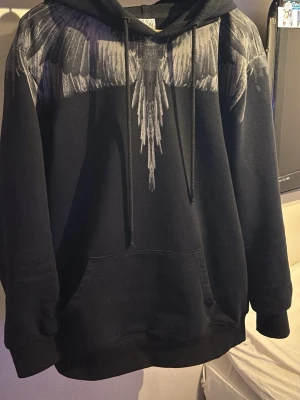 Marcelo burlon hoodie - Storlek m. pris ej hugget i sten. Va inte rädd för att ställa en fråga