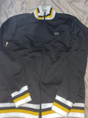 Svart AIK tröja från ultras nord - Svart långärmad ziptröja köpt från ultras nord 