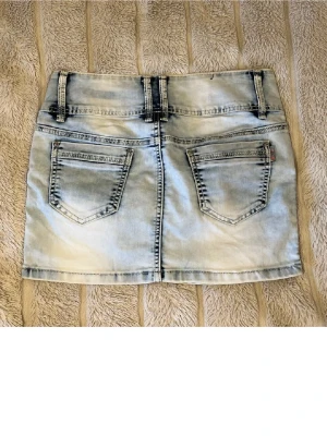 Jeanskjol - Storlek 29 (S), midjemått: 37cm