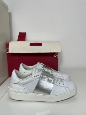 Valentino Open Skor  - Säljer nu dessa Valentino Open Skor, skriv för fler bilder/frågor🙌🏼