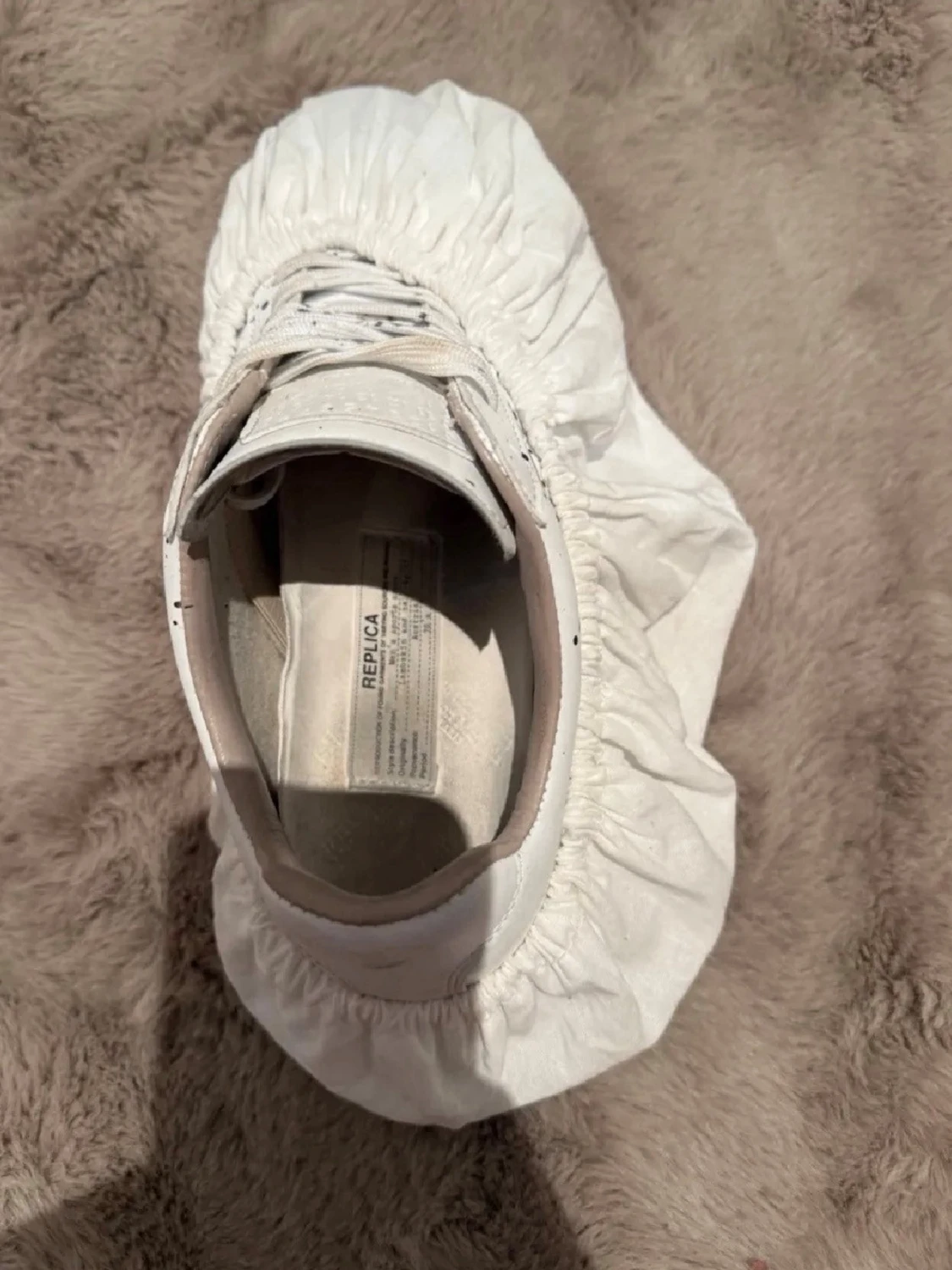 Maison Margiela vita sneakers med svart färgstänk - 2