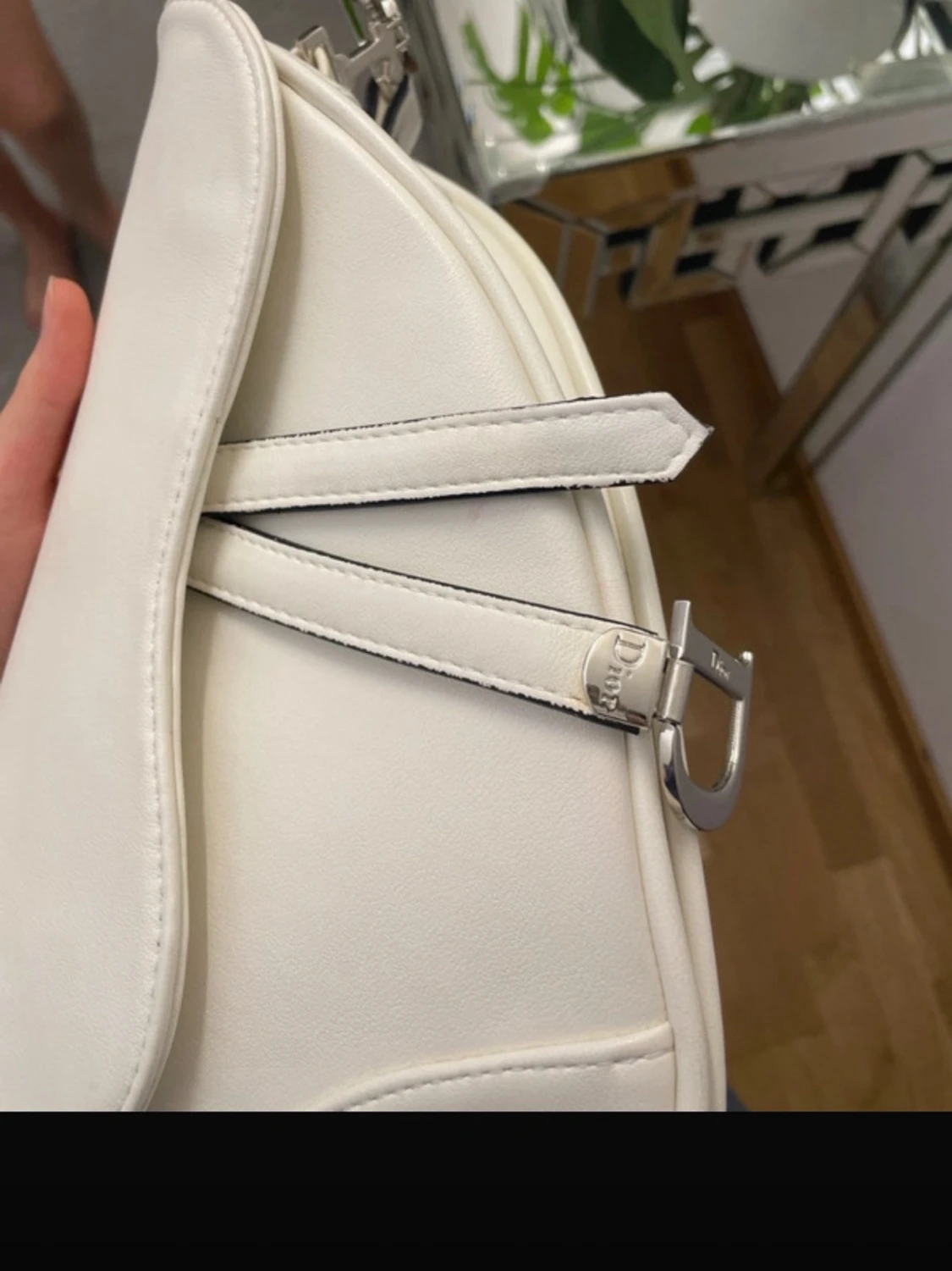Vit Dior Saddle Bag i läder