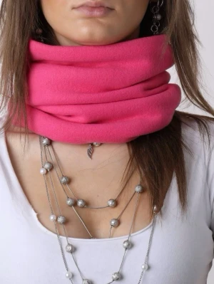 Buff - TOKYO - Jättefin, varm och skön buff i en skrikrosa färg!  Buffen är i polarfleece och är sydd för hand. Passar perfekt för lite kyligare dagar!  Vid frågor eller funderingar är det bara att skicka ett meddelande!