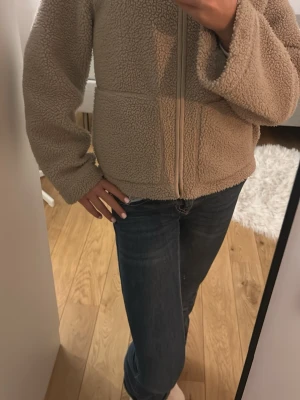 Teddy jacka  - Skriv för fler bilder osv , köpes för 350💕pris kan diskuteras 