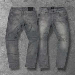 Jack & Jones jeans Slim/Glenn - Säljer dessa gråa jeansen från Jack & Jones | W30 L30 | modell: Slim/Glenn | skick: 8,5/10, inget slitage | Hör av er vid frågor, pris kan diskuteras vid snabb affär 🤝