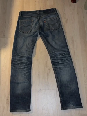 Levis 504 Jeans - Säljer dessa levis 504 jeans. Storlek 30/32. Bra skick! Jätte snygga fades/tvättningar på dem. 