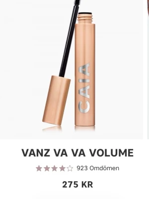 🍒CAIA VANZ VA VA VOLUME Mascara🍒 - 🍒CAIAs innovativa mascara tillsammans med den perfekta borsten är din hemlighet för glamorösa ögonfransar. VANZ VA-VA VOLUME skapar nästintill överdrivna fransar och är specifikt utvecklad för dig som har relativt korta egna fransar. Mascaran förstärker, förlänger och definierar fransarna samtidigt som den ger en jämn och flexibel finish. Lite använd. Nypris 275kr🍒