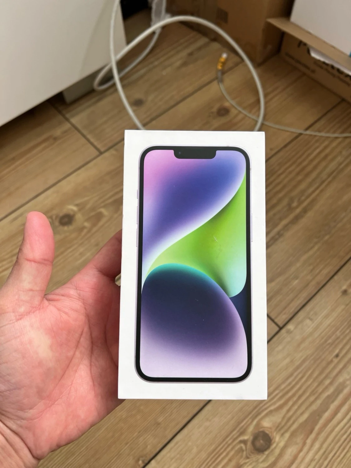 Vit iPhone 14 med dubbla kameror - 4