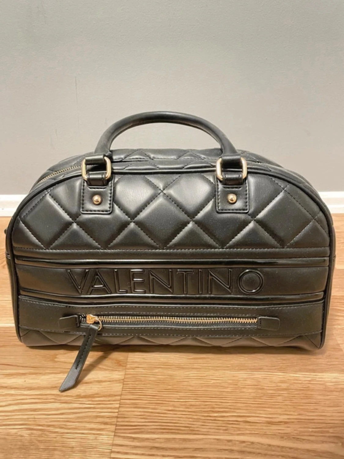 Svart quiltad handväska Valentino