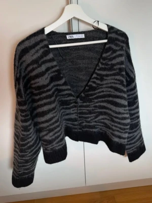 Zara kofta  - Säljer denna kota från Zara 