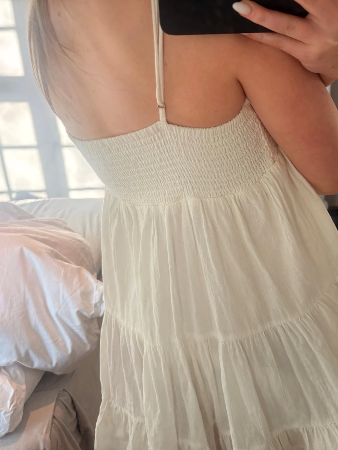 Vit somrig kortklänning med volang - 1