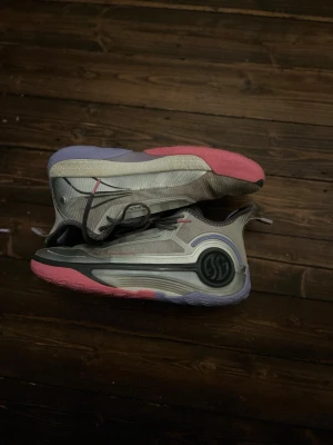 361 degres Aaron Gordon - Str 44, är för små, helt okej skick, 