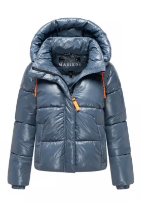 Blå glansig MARKIOO pufferjacka - Blå  glansig pufferjacka från MARIKOO med orangea detaljer. Den är väldigt varm och passar till kallt och snöigt väder, den är i nytt skick och har inga skador. Nypris: 1454kr