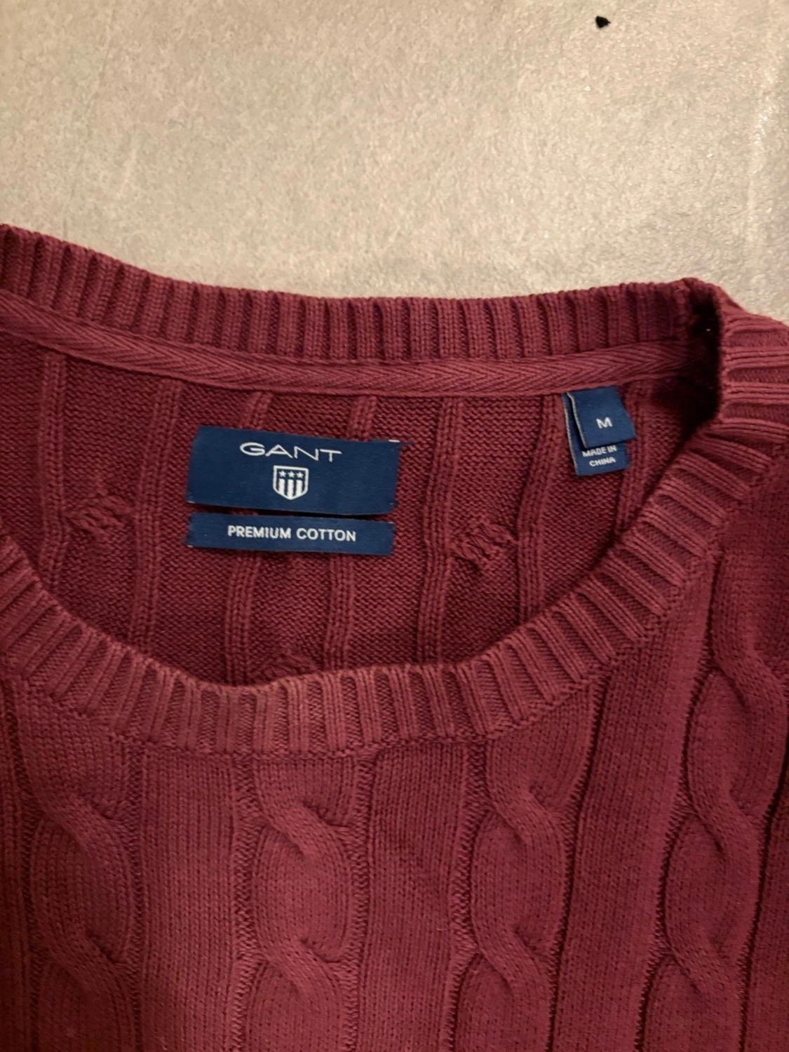 Vinröd kabelstickad tröja från GANT - 2
