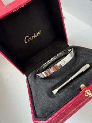 Paket pris - 4x VC Armband, 1x Carti Armband, 1x Box Carti, 1x Box VC 