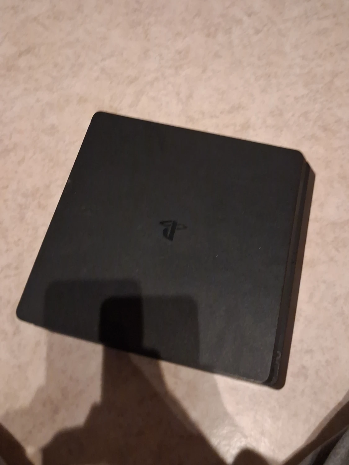 PlayStation 4 Slim spelkonsol svart