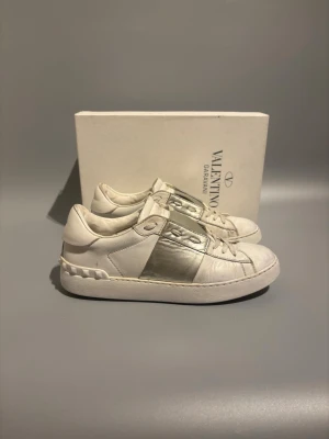 Valentino opens  - Valentino opens shoes•                                                Storlek 39•                                                                         Äktahets garanti•