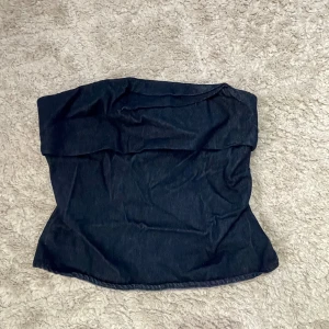 Topp - Helt oanvänd jeanstopp från zara!