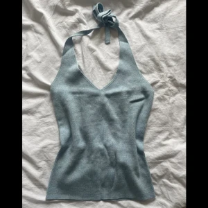 halterneck topp - säljer denna jättefina topp från bikbok då den inte kommer till användning 💘 knappt använd, nyskick!! 