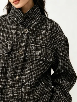 Vår Jacka  - Köpt från new yorker. Har använt ett fåtal gånger, inga skador och är väldigt braa i kvalité. En populär jacka som passar till våren!  Den passar alla och sitter mer oversized .Så snygg över stickad tröja eller över en t-shirt  när det blir lite varmare väder. Passar alla från XS-M/L. Perfekt till skolan för att vara slay och Chiq.  