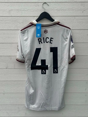 Declan Rice Arsenal Fotbollströja - Säljer en Arsenal fotbollströja med Rice 41 på ryggen som är helt ny med prislapp!