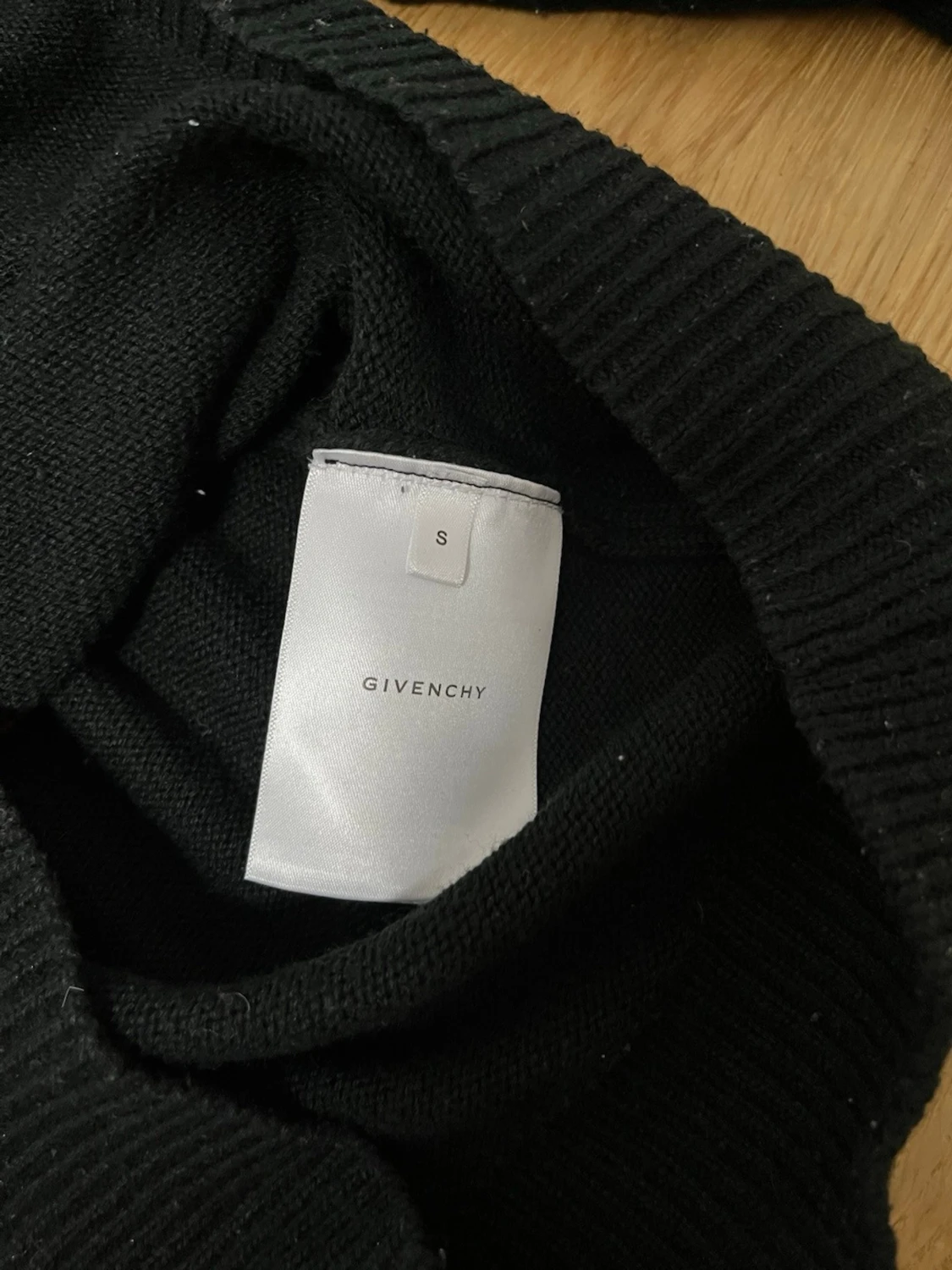 Svart stickad tröja från Givenchy - 2