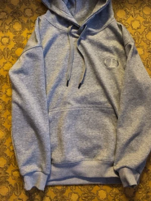 Cd hoodie - Lägg förslag! 10/10 passform vill inte ens sälja den här igenrligen men de är som de är!