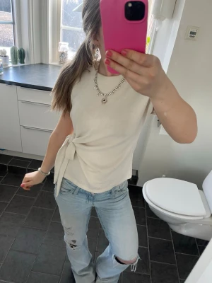 vit Zara tröja - trendig tröja från Zara, perfekt basplagg!