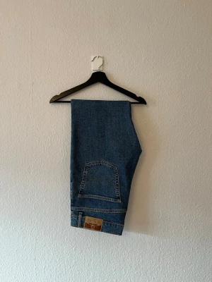 Mellanblåa jeans från McGordon - Mellanblåa jeans från McGordon i storlek 33/32 i mycket bra skick